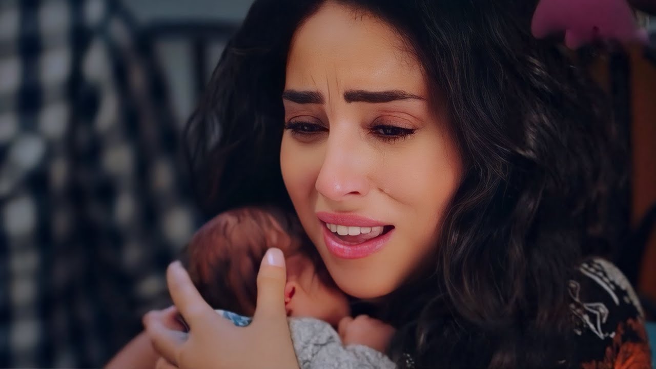 بتكتشف ان ابنها اتخطف من المستشفي اول ما بتولده وجوزها بيختفي في نفس اليوم فبتدور عليهم وهي مقهورة