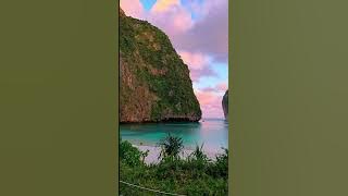 Ada suara burung di pinggir laut!!