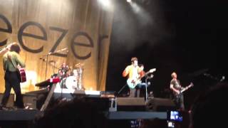 WEEZER sings AKB48's Heavy Rotation medley Island in the sun chords