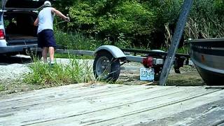 HOW TO RETRIEVE A BOAT USING A TILT TRAILER HOW TO RETRIEVE A BOAT USING A TILT TRAILER