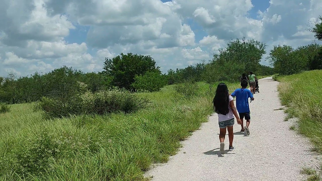 La sal del rey trail part 1. Found a bob cat.