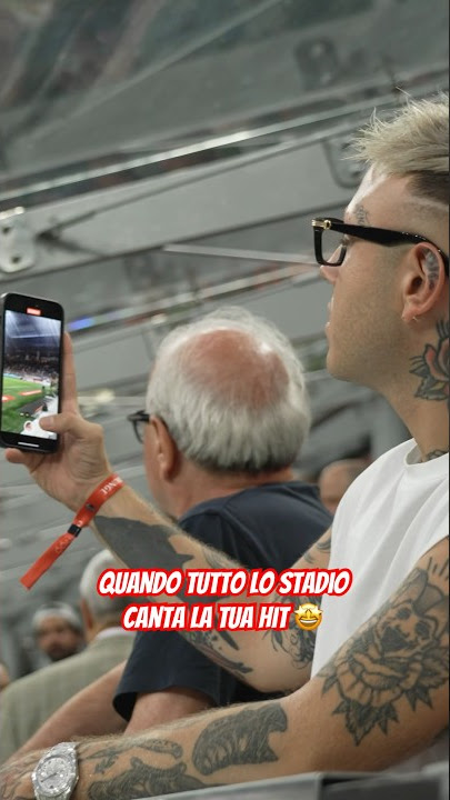 San Siro canta Cenere 🎤🎶 | Lazza | #shorts