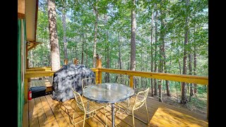 Pet-Friendly Eureka Springs Rental with Private Deck | Cabins in Eureka Springs