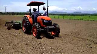 TRACTOR KUBOTA M7040 RASTRA 24 Robursa Tracto Agrícola.