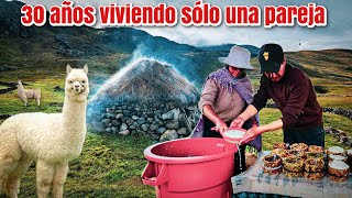 30 Años VIVIENDO SÓLO una FAMILIA en medio de las MONTAÑAS