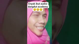Enyak ikut lomba nyanyi😯