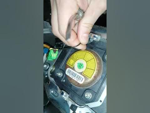 Замена накладки руля с кнопками KIA SORENTO XM FL - YouTube