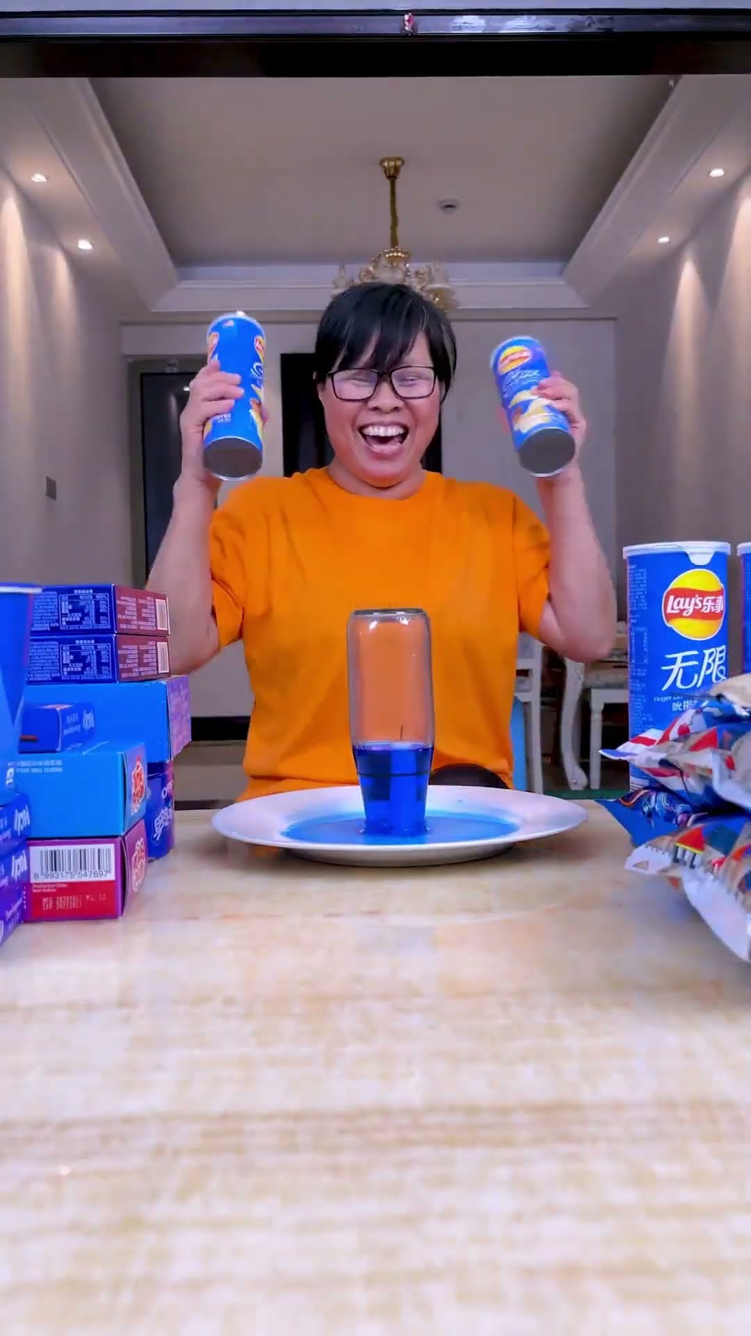 Candle Water Absorption Challenge, So Magical~#Christmas #Funnyfamily #Partygames #Funny