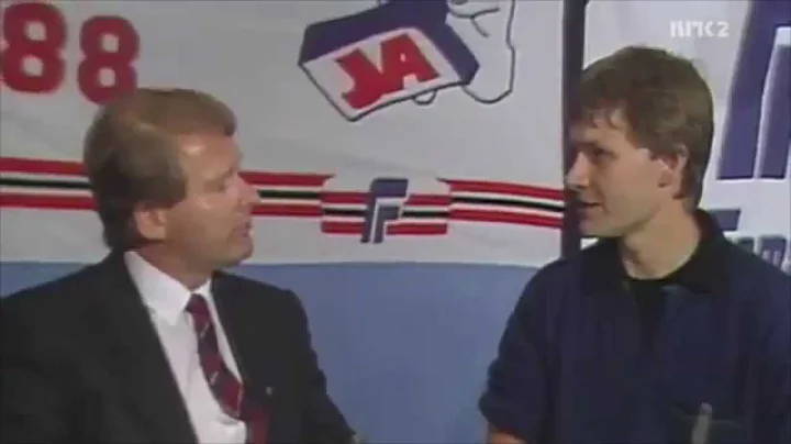 Carl I. Hagen gir Erik Solheim en innfring i liber...