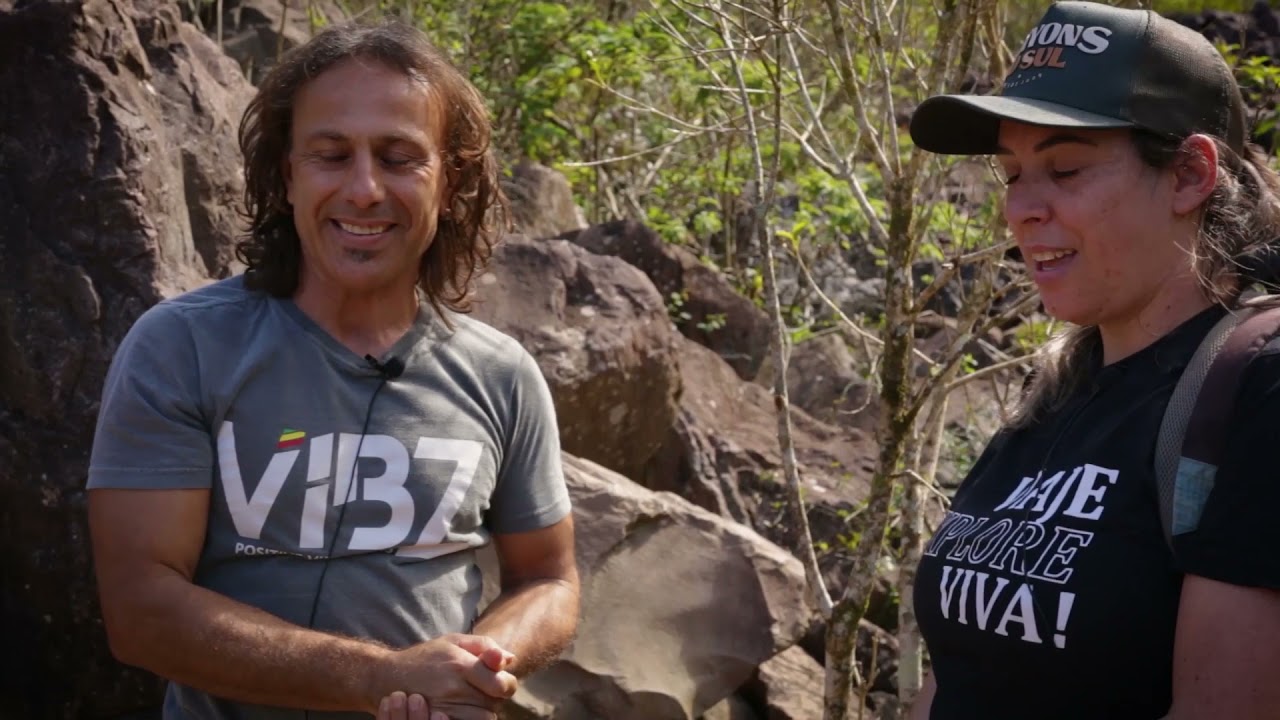 Websérie Dazaranha - Episódio 16: Trilha Malacara - Praia Grande/SC

Esse episódio está recheado de contato com a natureza. Direto da cidade de Praia Grande, eles vão mergulhar, fazer a Trilha Malacara, conferir as imagens belíssimas dos cânions e tocar muita música para harmonizar. A trilha do Cânion Malacara está aberta todos os dias e todo o percurso é realizado pelo leito do rio, em uma caminhada de 3 horas de ida e volta até a piscina principal de águas cristalinas. O passeio foi tão divertido, que nem se sentiu o tempo passar. 😉

Lembrando que é necessária a contratação de guia credenciado. Aperta o play e vem com o Dazaranha nessa aventura!

É com muita honra e satisfação que o Bar do Boni apoia esse lindo projeto do @dazaranha! 🎶💙

#dazaranha #musicaaovivoemfloripa #musicaaovivo #bardoboni #lagoadaconceicao #rendeiras #floripa #floripasc #florianopolis #ilhadamagia #floripando #boni #oquefazeremfloripa #saude #sante #cheers #salud #pordosol #lagoa