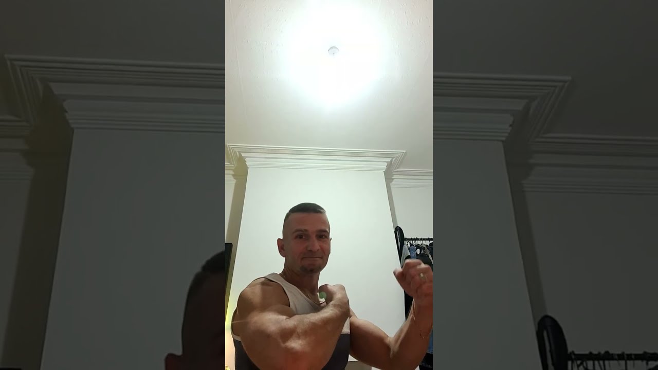 bicep flex,pecs bounce 