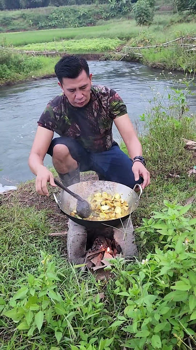 cari kerang remis atau kerang sungai