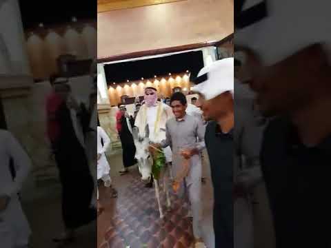 العريس داخل القاعه في حمار