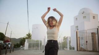 Video thumbnail of "Dimitri Vegas & Like Mike vs David Guetta ft. Kiiara - Complicated (Official Music Video)"