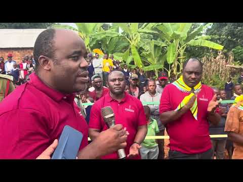 MWENGE WA UHURU WAWEKA JIWE LA MSINGI MRADI WA MAJI GUMBIRO