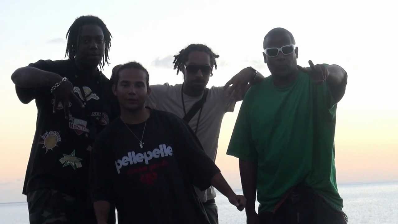 De votre gauche a droite DELELE, ESDAY, TITO et BONOBO MAKAK