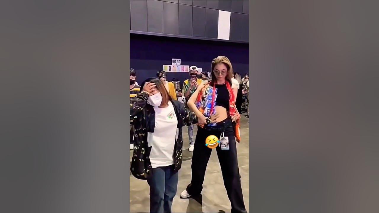 faye with her fan's 🤣