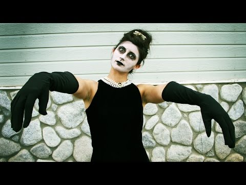 BREAKFAST AT TIFFANY'S ZOMBIE COSTUME!