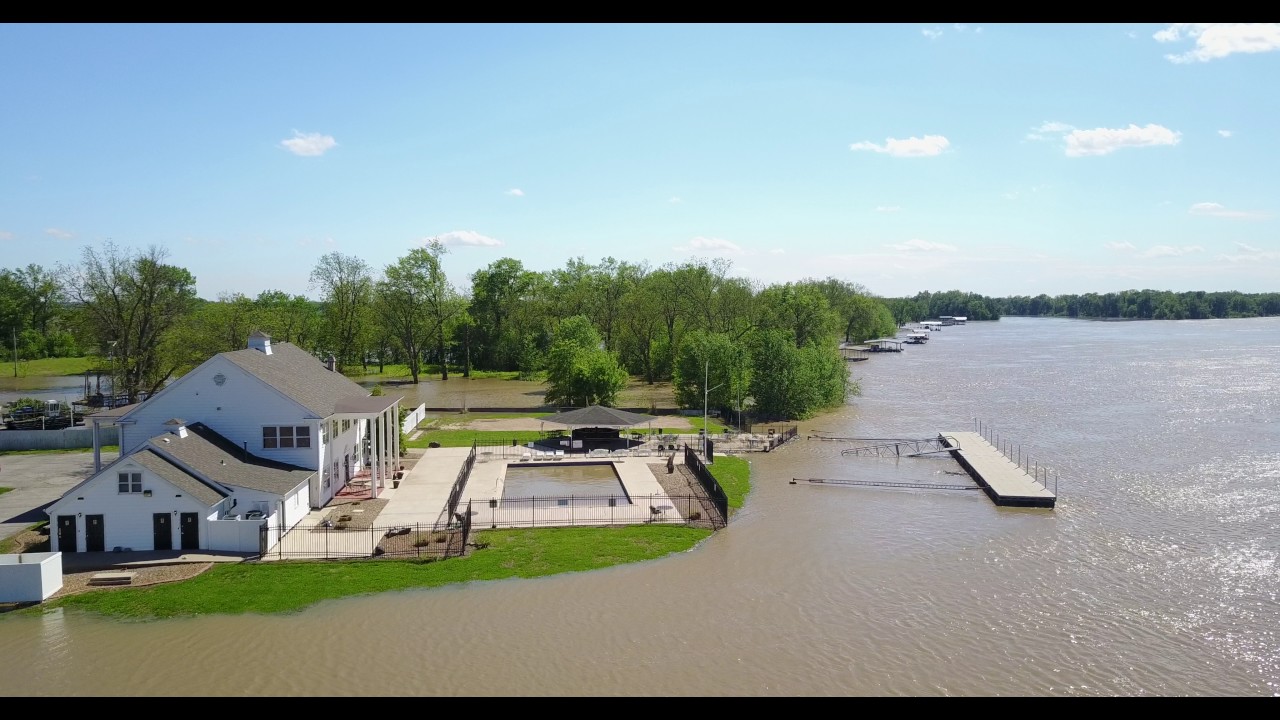 St. Louis Yacht club may 2 2017 water level 27.2 - YouTube