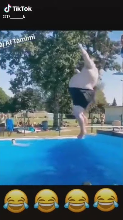 Video Kocak Tik Tok Orang Gendut Loncat dari Atas Kolam Renang !!!!