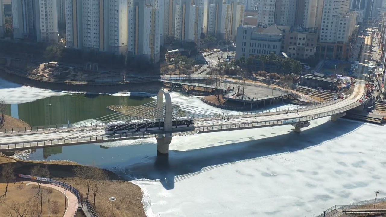 장지천 교량을 처음으로 지나는 트램~🎵🎶