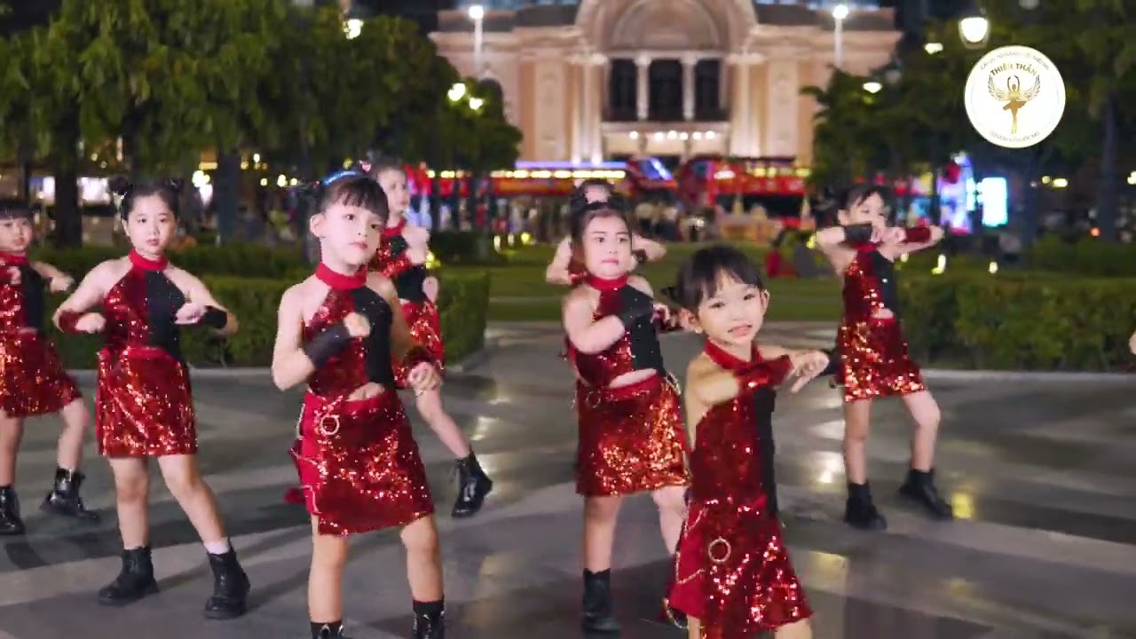 DE YANG GATAL GATAL  SA / Zumba dance / Dance kids / bé nhảy sôi động