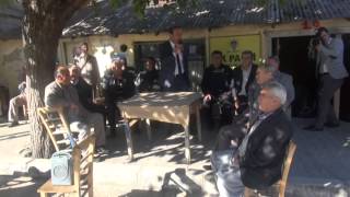 Ceyhan Beledi̇ye Başkani Alemdar Öztürk Doruk Mahallesi̇nde Fi̇dan Dağitti