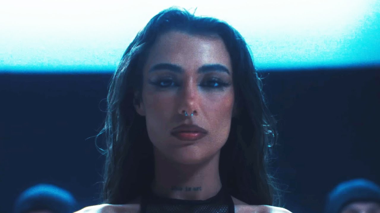 Így lett Tóth Andi nagyváradi kislányból megosztó médiasztár