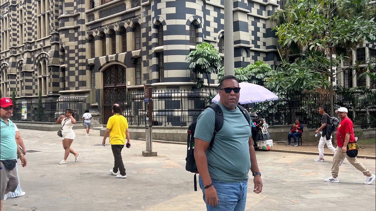 Mi último día en Medellín 🇨🇴 | Recorriendo el famoso Parque Botero #video #shortvideo #usa  #travel 