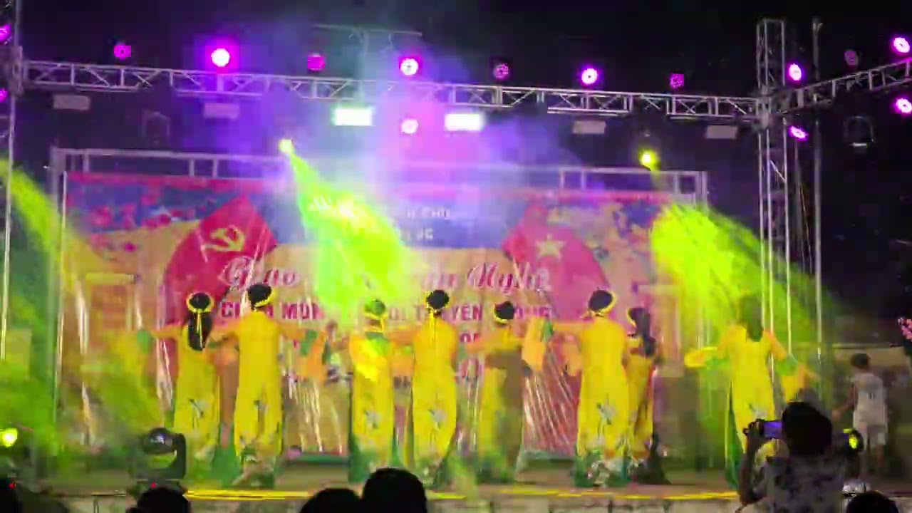 Xuân đẹp làm sao  CLB dân vũ xóm đảo hậu Lộc 