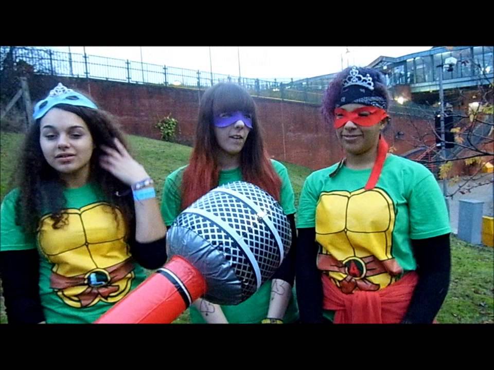 Interviewing 5SOS fans - Derpcon Sheffield (15th November ...
5sos With Fans 2014