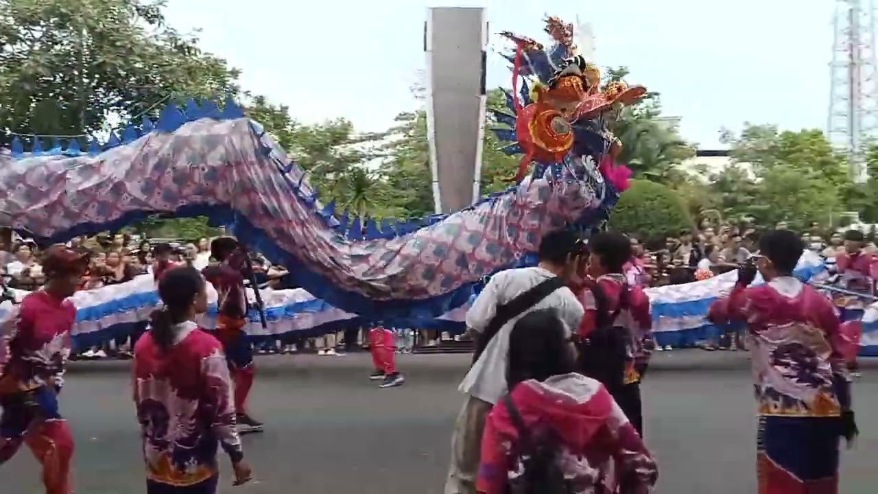 Atraksi naga sinar cemerlang cap go meh di Ayani Mega mall Pontianak 