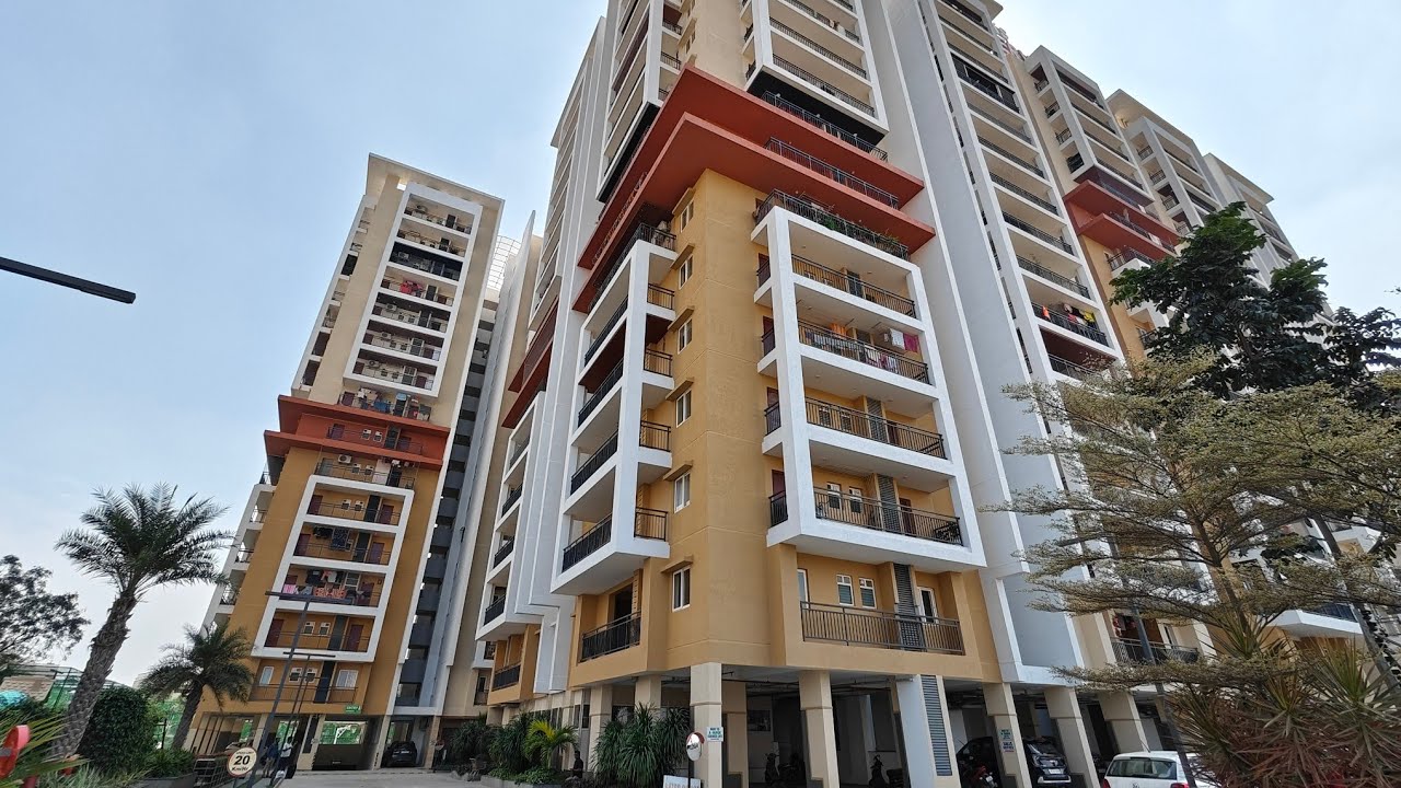 GATED COMMUNITY INVESTOR FLATS FOR SALE IN TELLAPUR HYDERABAD ELIP PROPERTY 