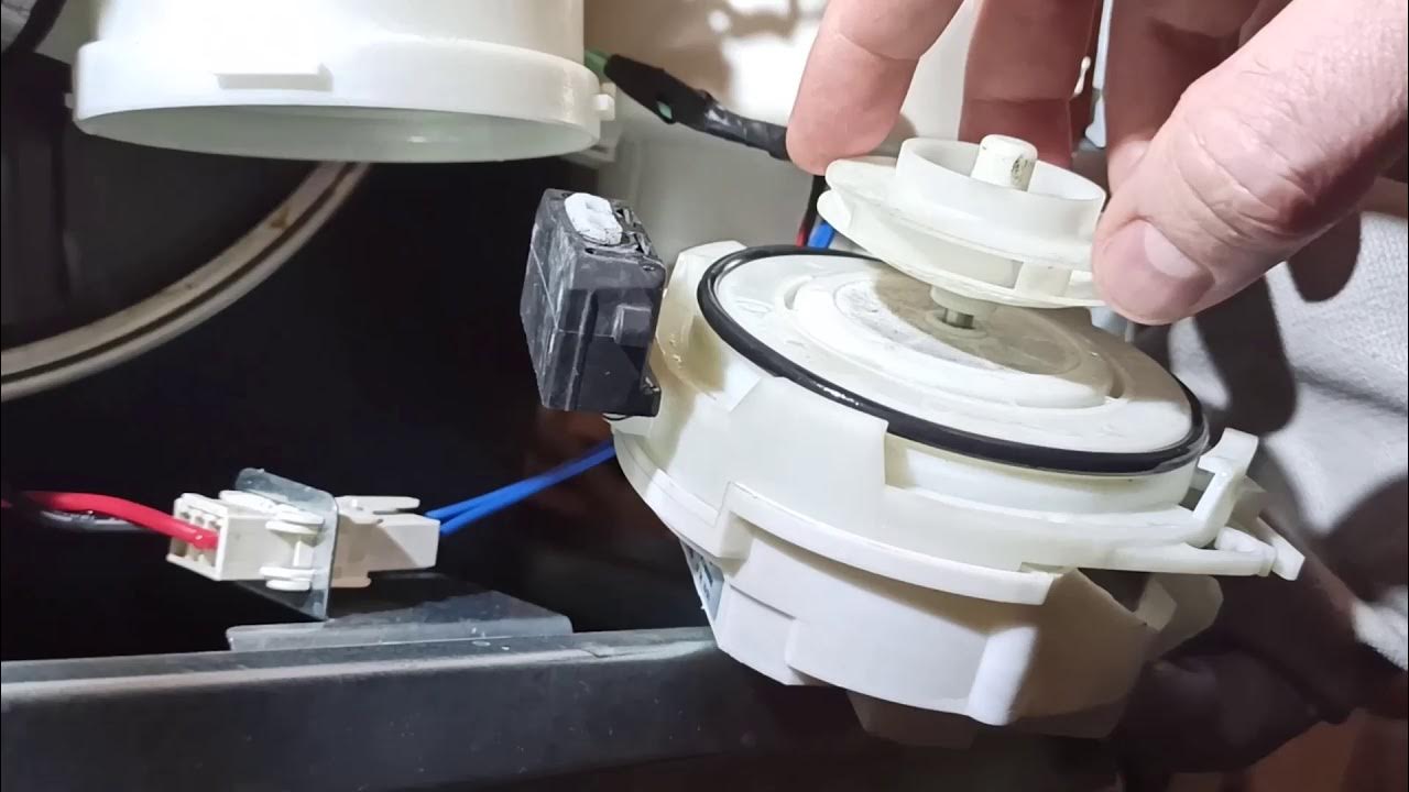 Fehler E4 F4 Geschirrspülmaschine Bauknecht / Whirlpool Wasser tropft