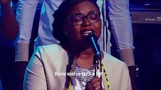 Video thumbnail of "Ton Nom est Glorieux - Cedre Katambayi | Paroles"