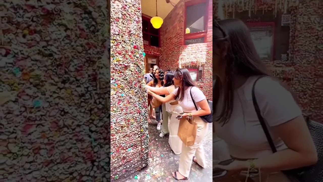 Everyone licks it | bubblegum wall | 