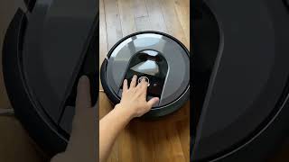 IRobot Roomba i7 vacuum saying the brushes need cleaning https://bit.ly/robotroombai7