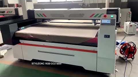 Automatic Feeding CO2 Laser Cutter Cutting Fabric with Fine Details