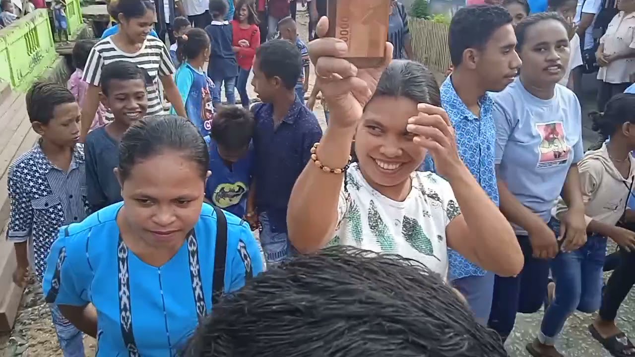 Perarakan Tuhan Yesus Kristus Raja Semesta Alam Di Desa Lorulun Di SOA HORLA Kepada SOA MAHU.