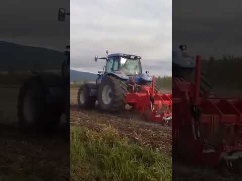 New Holland T8