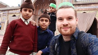 Exploring OLD LAHORE. Incredible Walled City Tour 🇵🇰 اندرون شہر