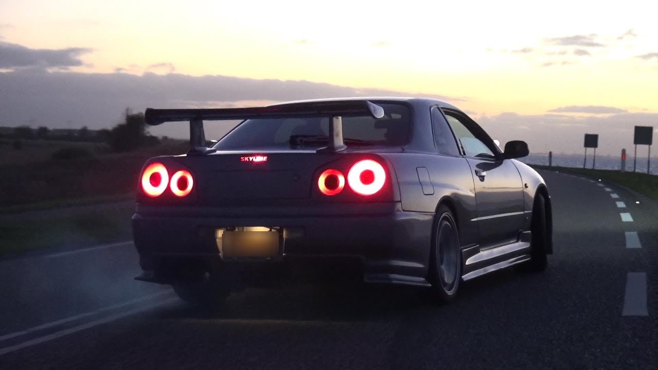 Nissan Skyline R34 GTT with Blitz Nur Spec exhaust EPIC BURNOUTS! + Onboard!