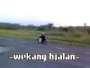 song mat rempit wekang berjalan pacak ke depan naik 180