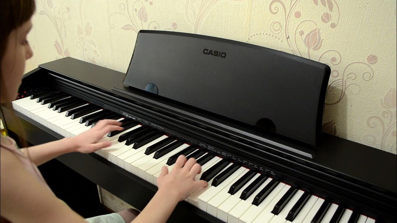 Пьеса для 1 класса музыкальной школы фортепиано. Т. Жакович чтение нот с листа фортепиано. Солнечный круг небо вокруг ноты для фортепиано. Первый класс на пианино.