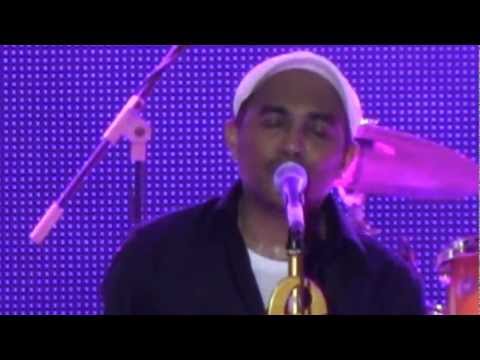 Glenn Fredly \u0026 Bakuucakar - Tinggikan ~ Timur ~ Kisah Romantis @ Prambanan Jazz 2017 [HD]
