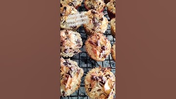 Chocolate chips almond macaroons #foodie #sweets #macaroons #shorts #coconut