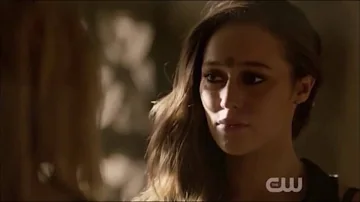 ¿En qué episodio Clarke besa a Lexa?