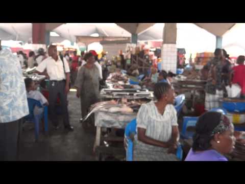 Wideo: Rynek Badań I Leczenia Malarii W Kinszasie, Demokratyczna Republika Konga,