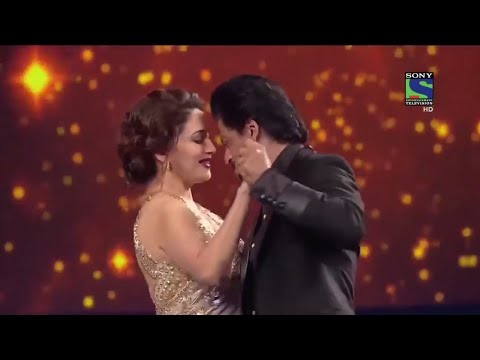 Shahrukh Khan romantic dance with Madhuri Dixit in award show