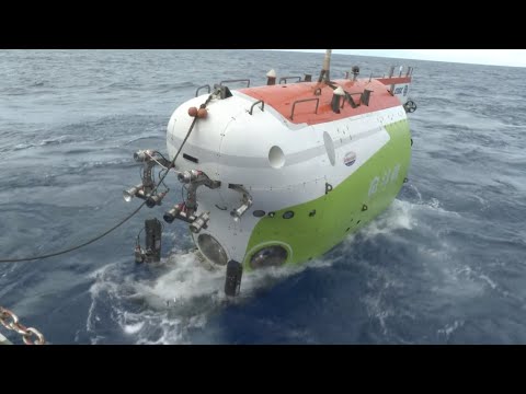 China livestreams manned submersible dive at Mariana Trench's bottom